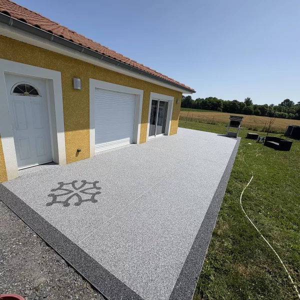 Terrasse moquette de pierre Sud-Ouest
