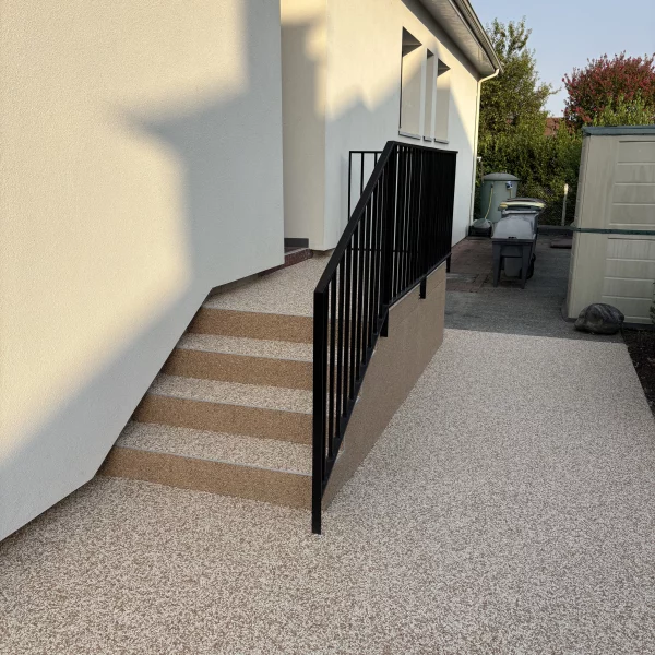 Escalier antidérapant en moquette de pierre à Pau 64