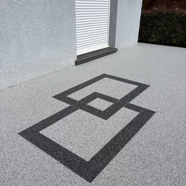 Terrasse sécurisée en moquette de pierre à Mont-de-marsant