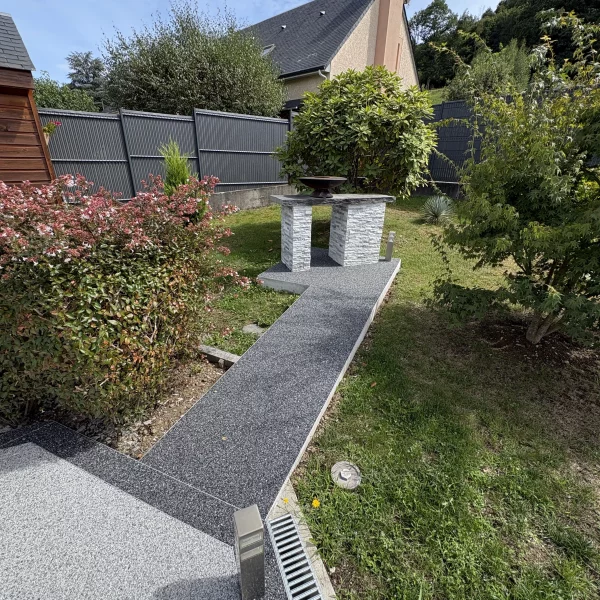 Terrasse en moquette de gris clair Volcan à Pau dans les Pyrénées-Atlantiques 64