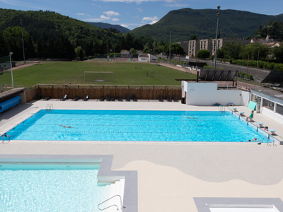 Piscine collective en résine drainante